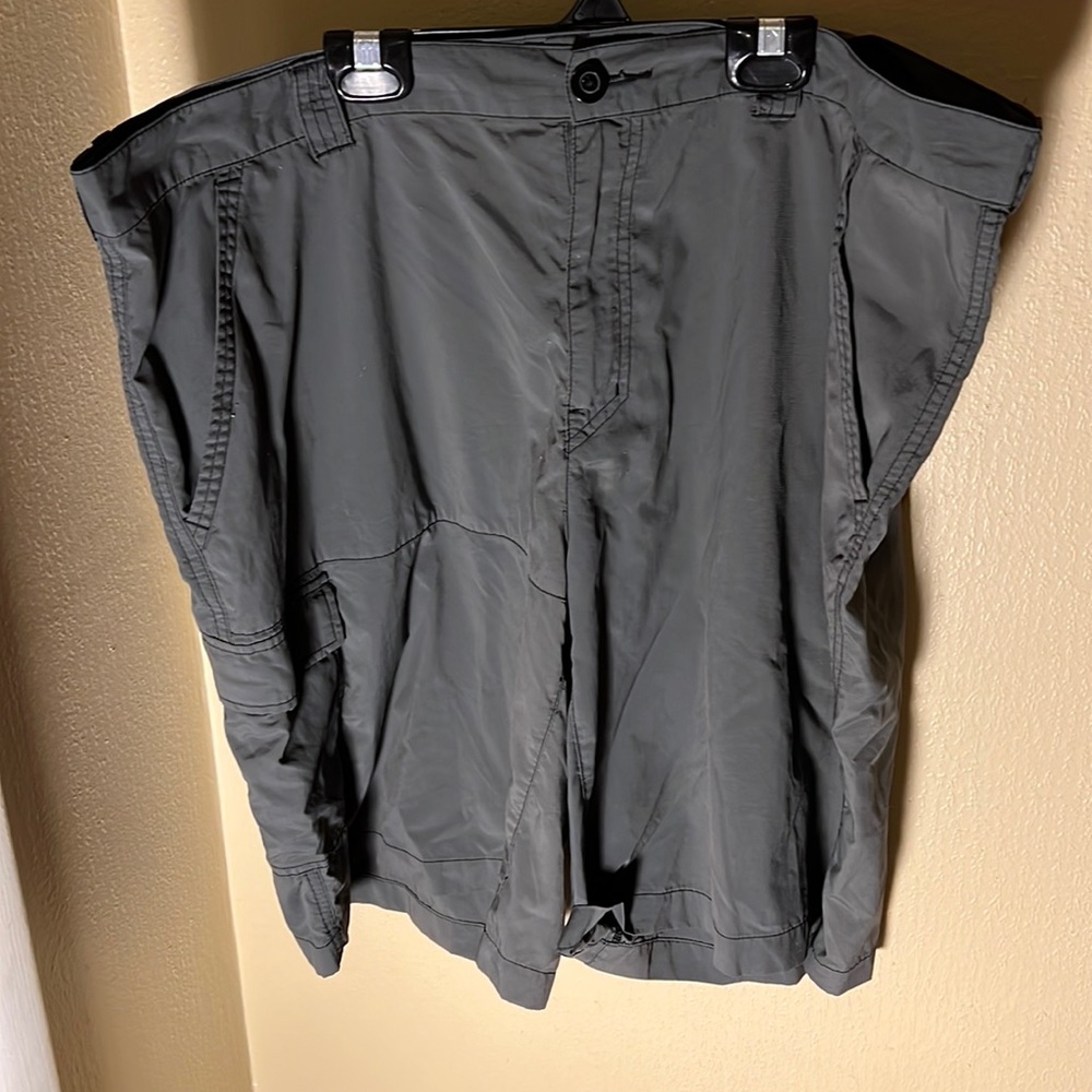 Columbia Mens Quick Dry Omnishade Cargo Shorts Color Gray Size W42” I11”